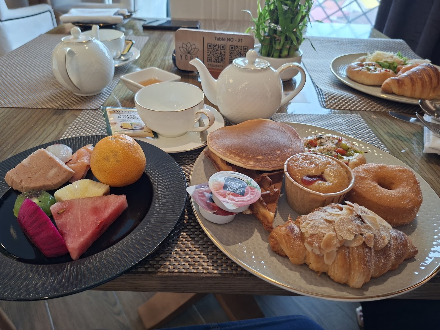 Vuè Café: appetizing breakfast spread photo