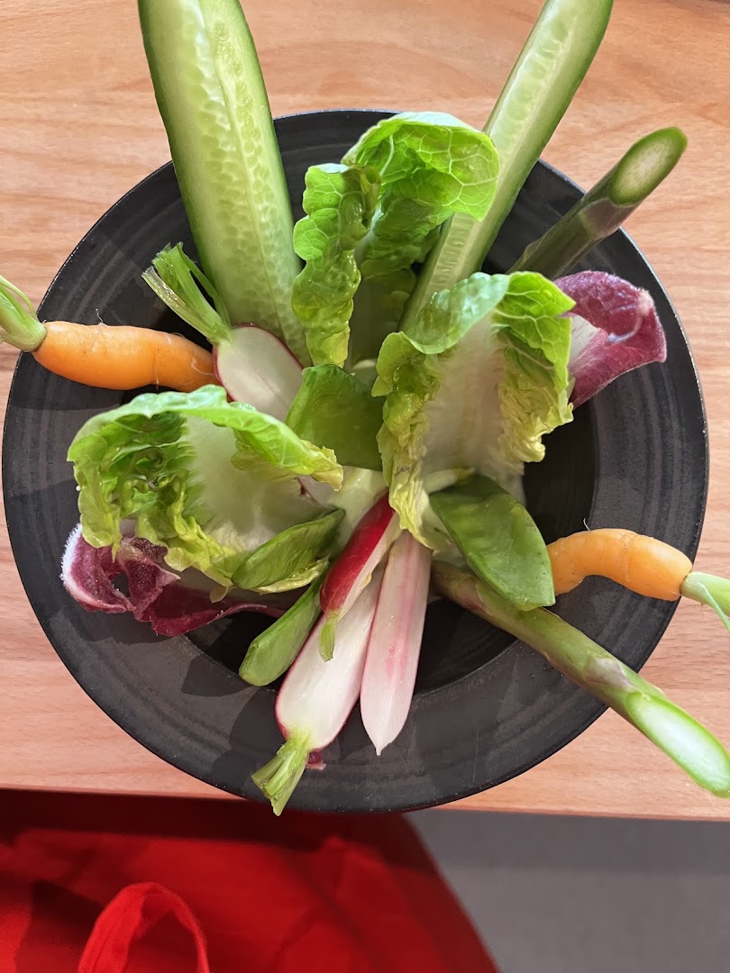 Bar Human: appetizing and clear food photo