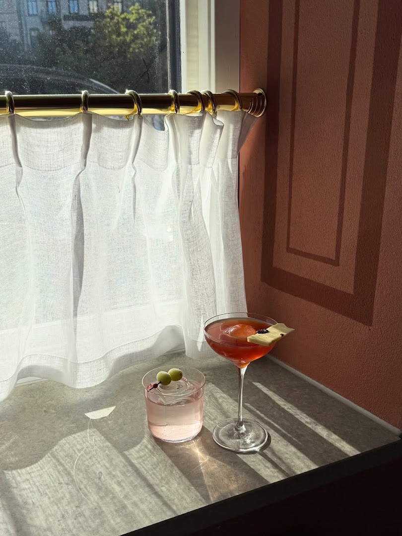 Brasserie Voyage: aesthetically pleasing professional cocktail photo
