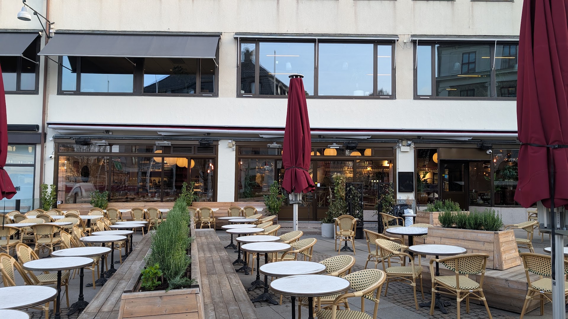 Elio: clear, inviting outdoor terrace photo
