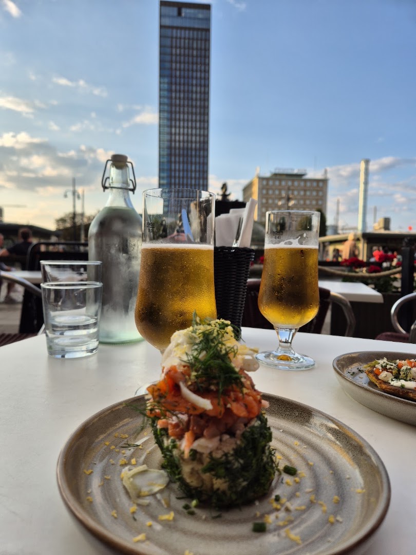 Hjôrdis: appealing food and terrace atmosphere
