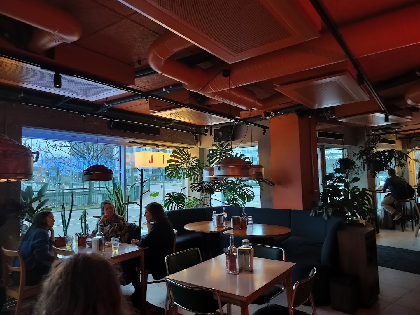 Jinx Empire: inviting restaurant interior atmosphere