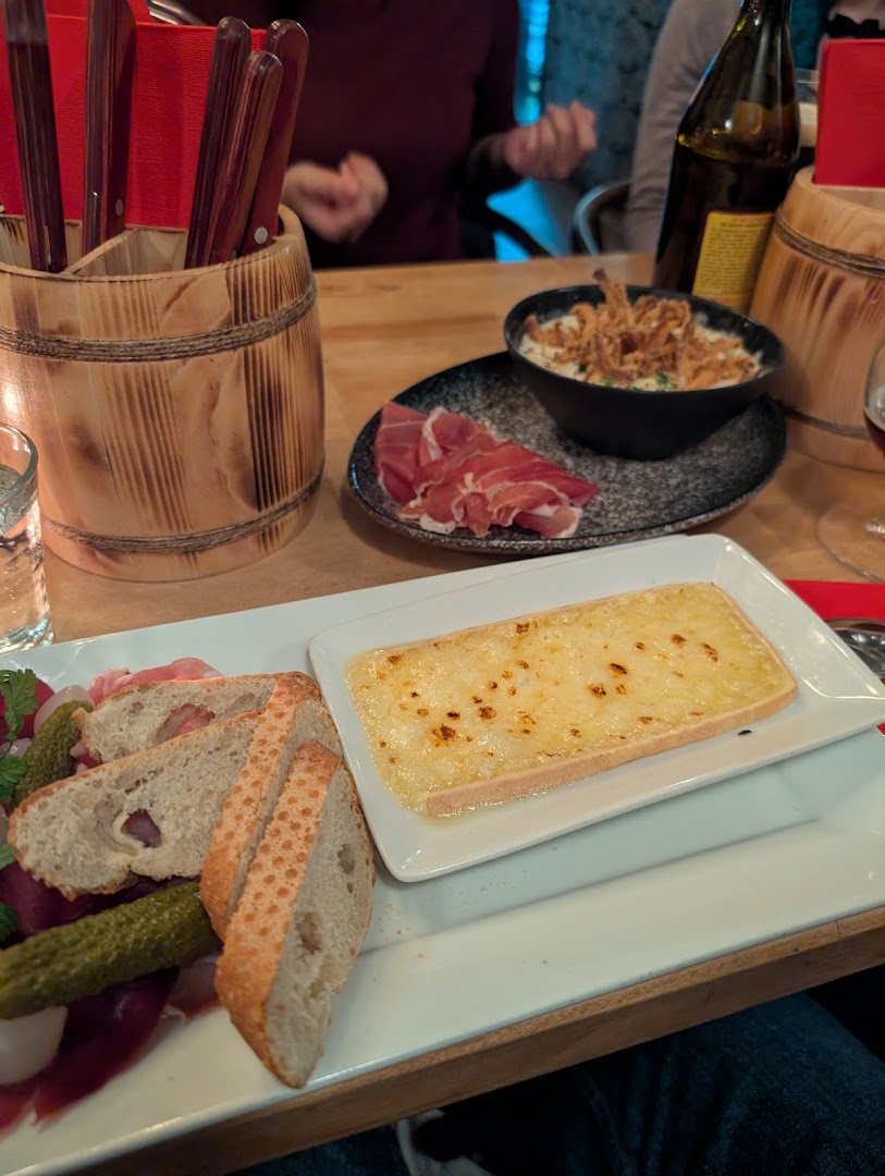 Kaiser: appetizing photo of bar food