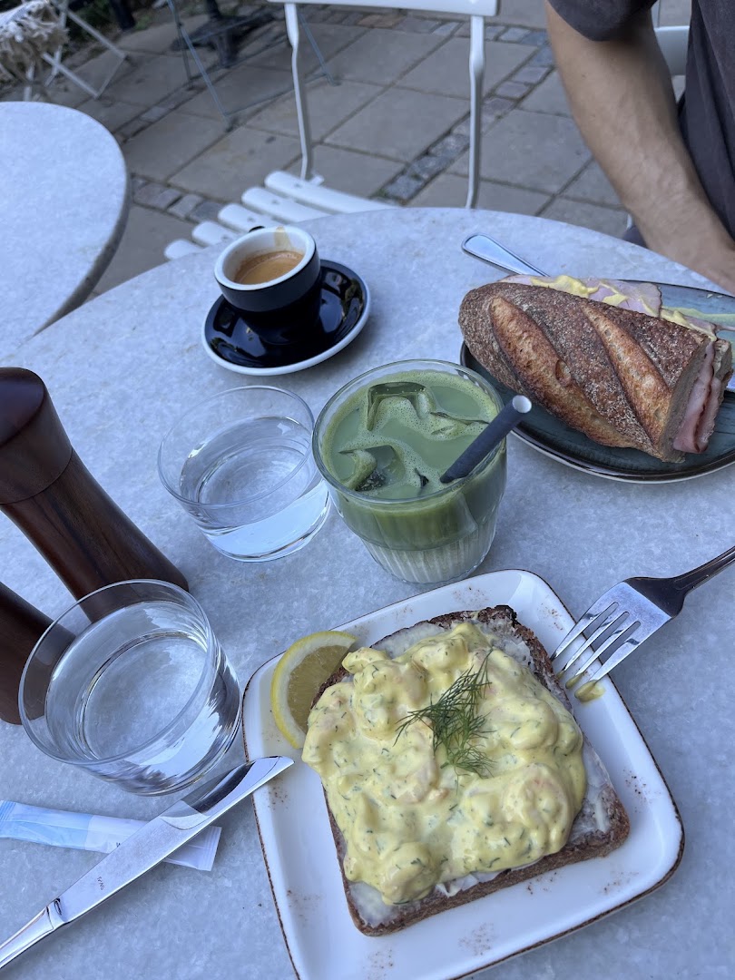 Pinch Pantry: appetizing food and drink presentation