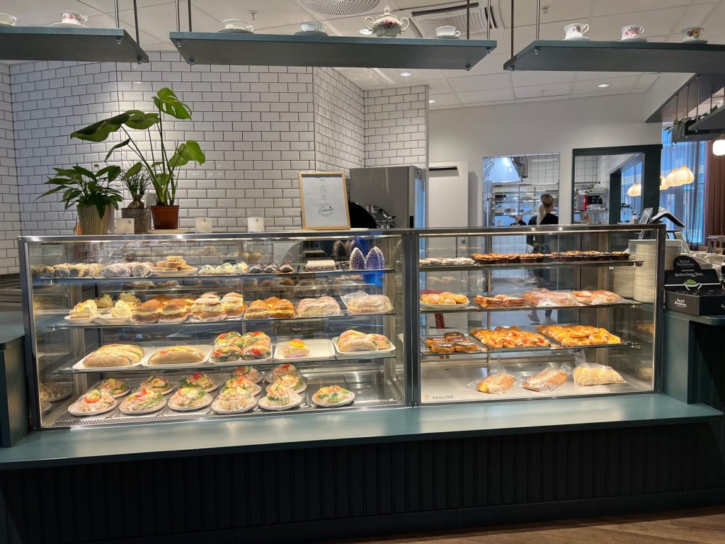Sannas Café: clear display of food offerings