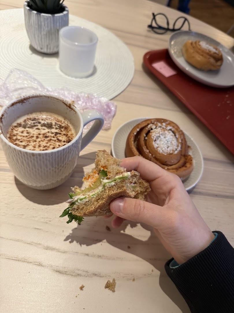 Sannas Café: appetizing food and drink photo