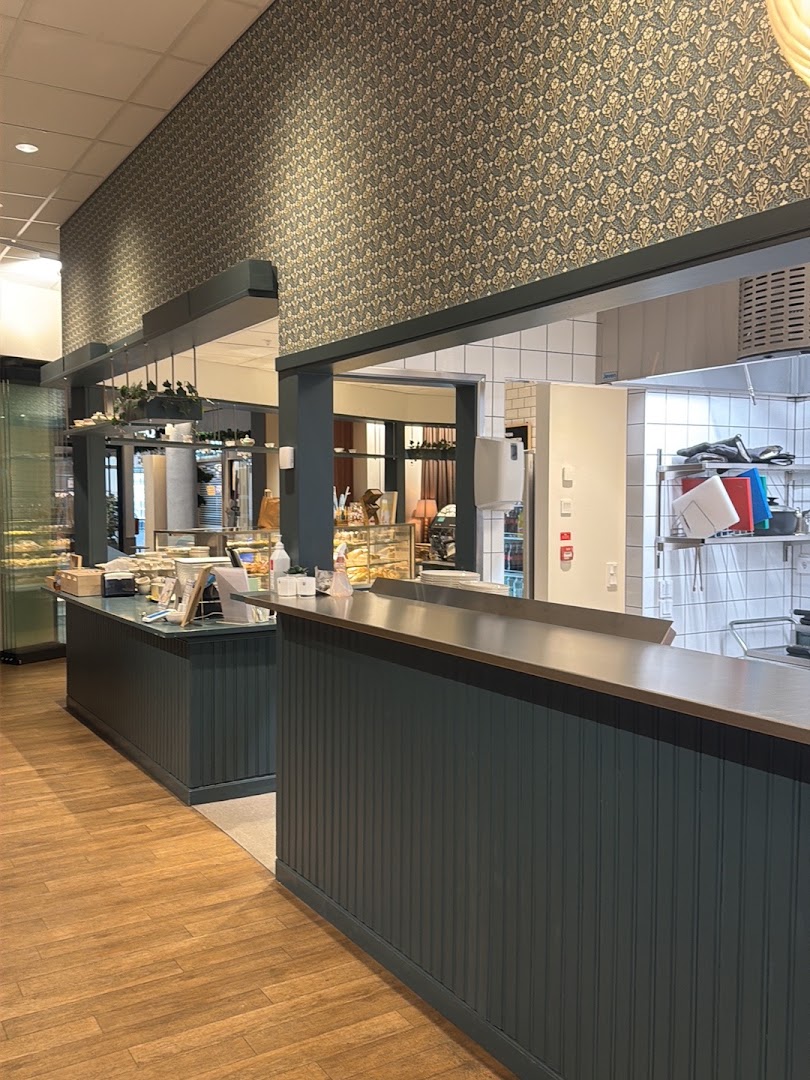Sannas Café: clear view of venue interior
