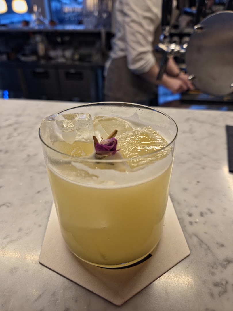 Como: appealing, high-quality cocktail photo
