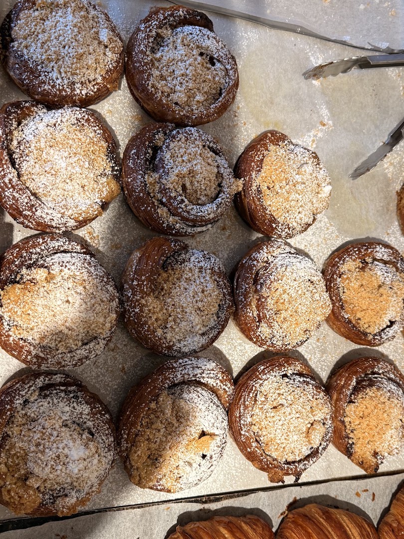 Deg Bageri: appetizing photo of fresh pastries