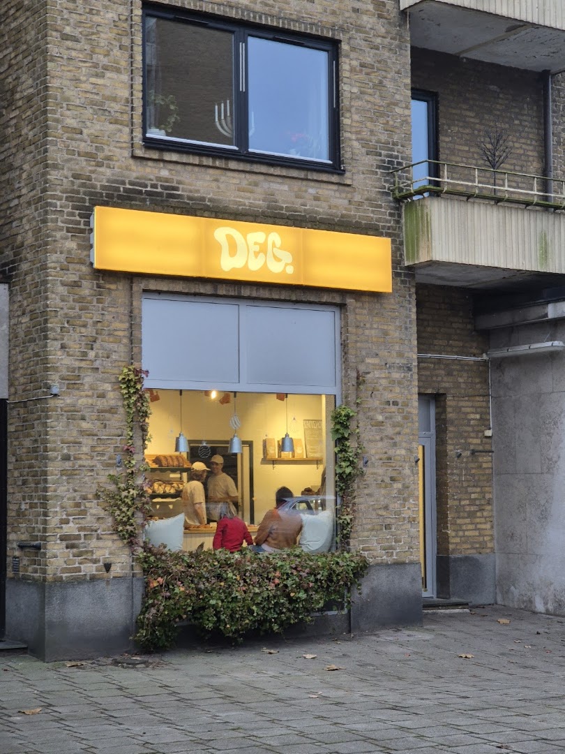 Deg Bageri: clear, inviting exterior storefront photo