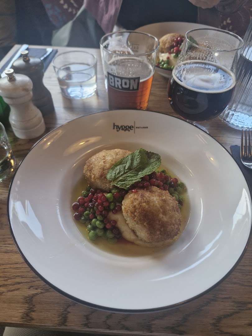 Hygge: appetizing food photo with branding