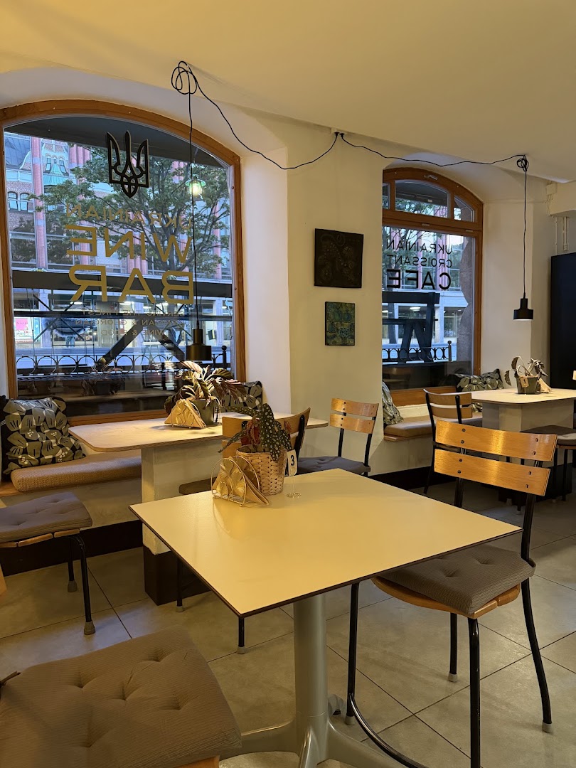 Ukrainian Wine Bar: clear, inviting interior atmosphere