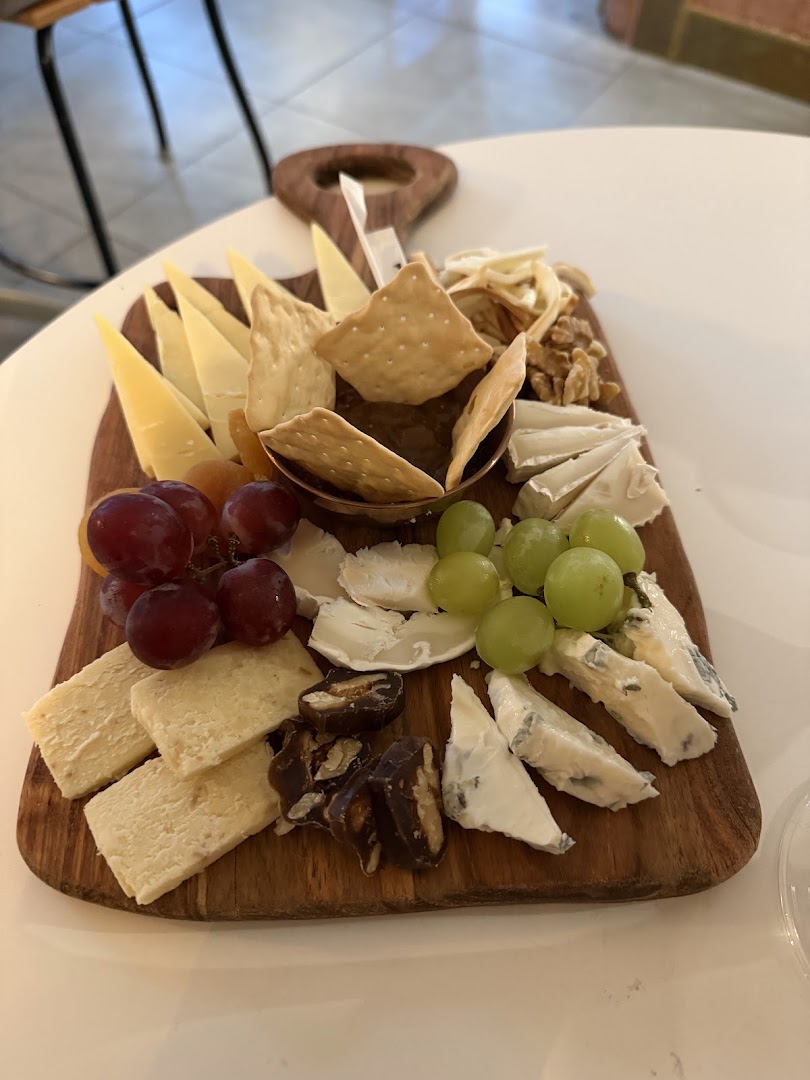 Ukrainian Wine Bar: appetizing food presentation