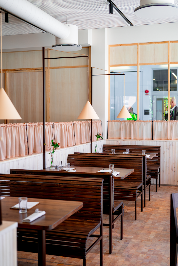 Varv: professional interior shot of venue