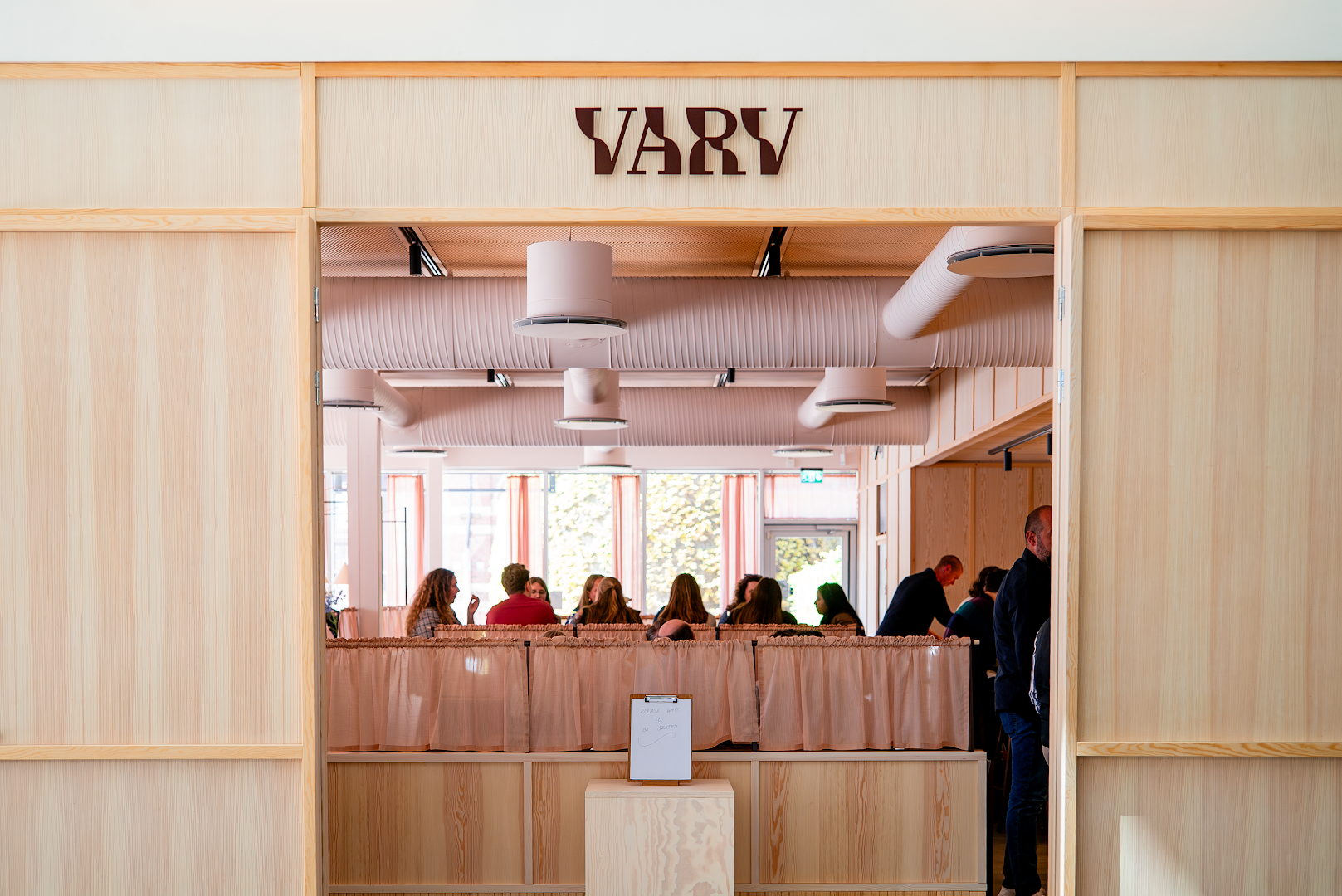 Varv: inviting, professional shot of venue