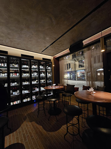 Bâtard: high quality interior atmosphere shot