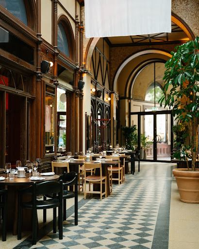 Misshumasshu: high quality interior atmosphere shot