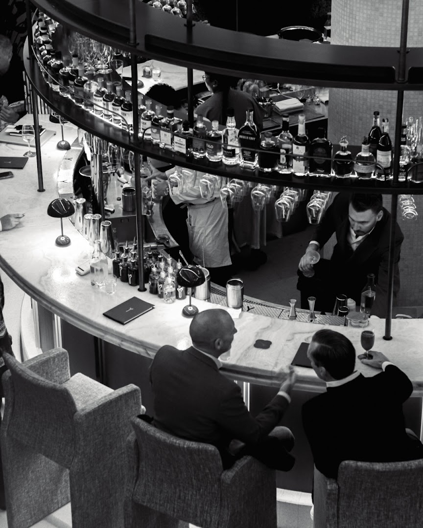 Sally's: professional atmosphere and interior shot