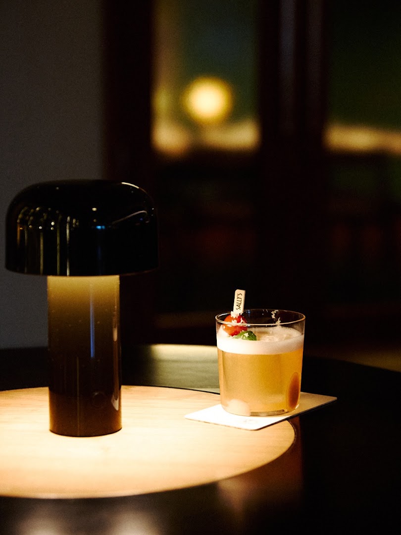 Sally's: professional, atmospheric cocktail shot