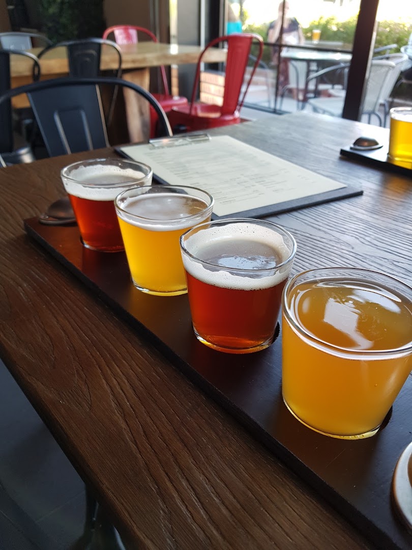 BeerMonkey: appealing photo of beer flight