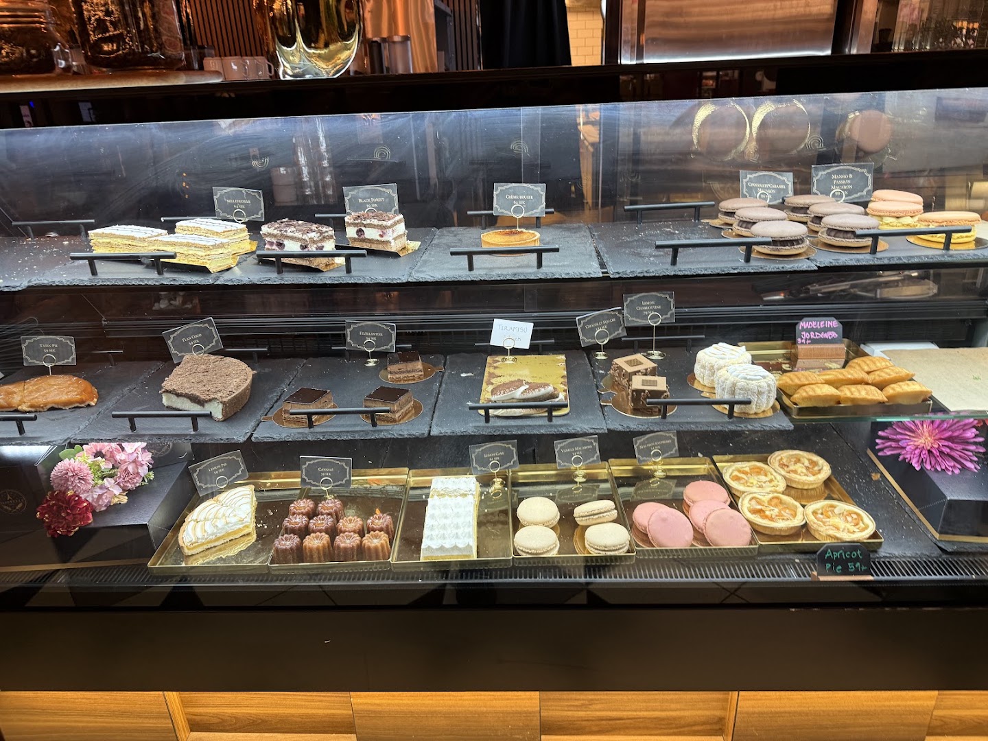 Celestelle: clear display of food items