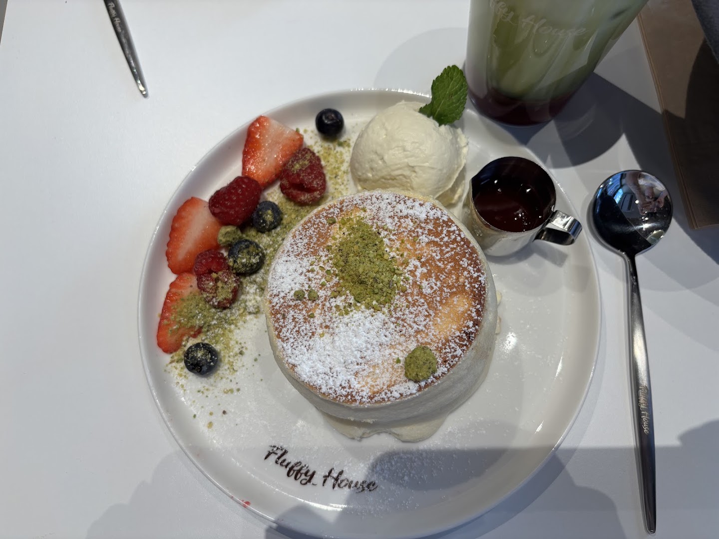 Fluffy House: appetizing photo of served food