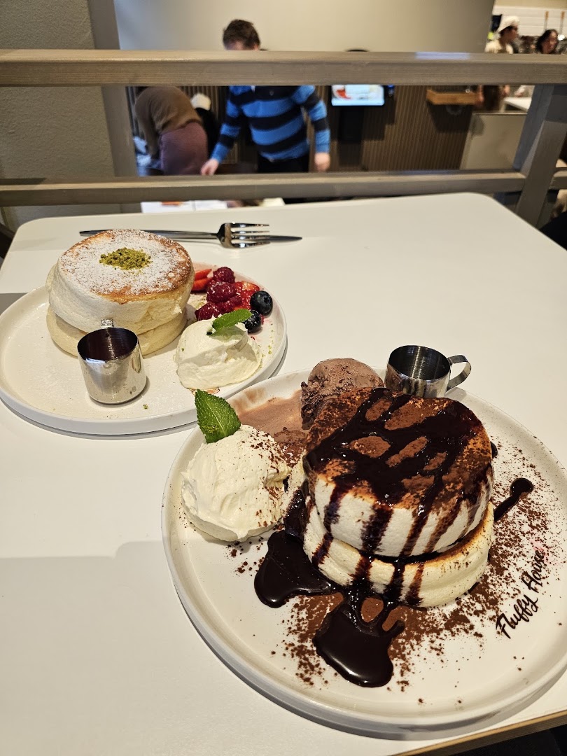 Fluffy House: appetizing photo of served food