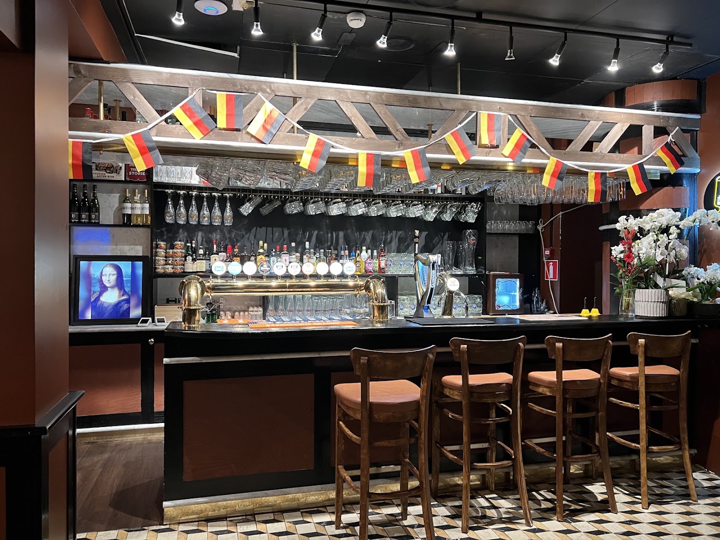 German Beer Hall: clear, inviting photo of bar