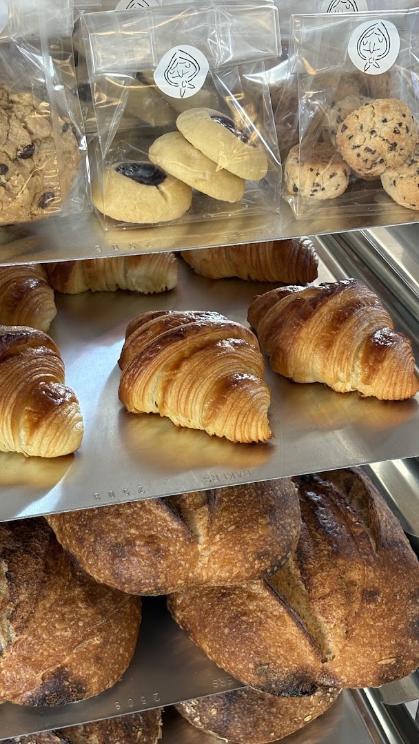 Babka Café: appetizing display of fresh pastries