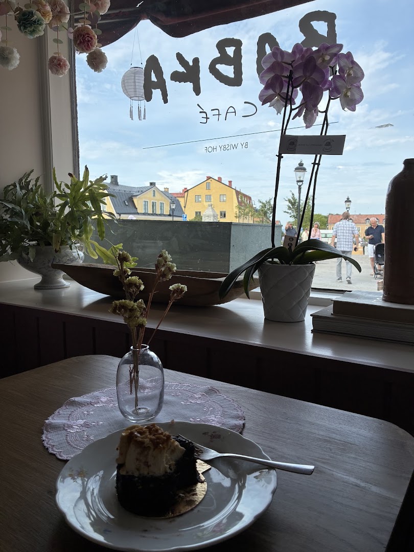 Babka Café: inviting atmosphere and food shot