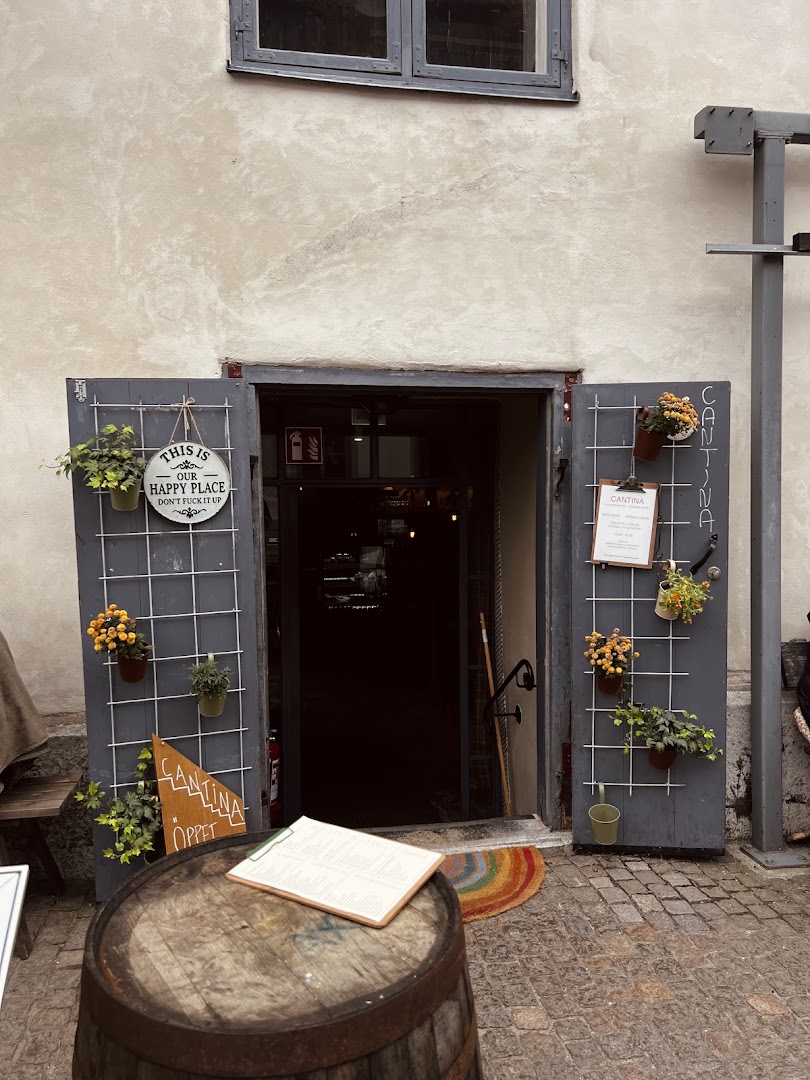 Cantina by Volare: inviting and clear venue entrance