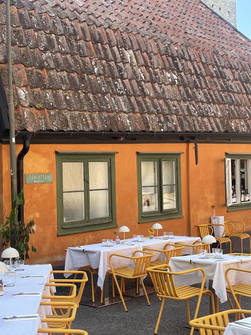 Lilla Huset: attractive outdoor dining area