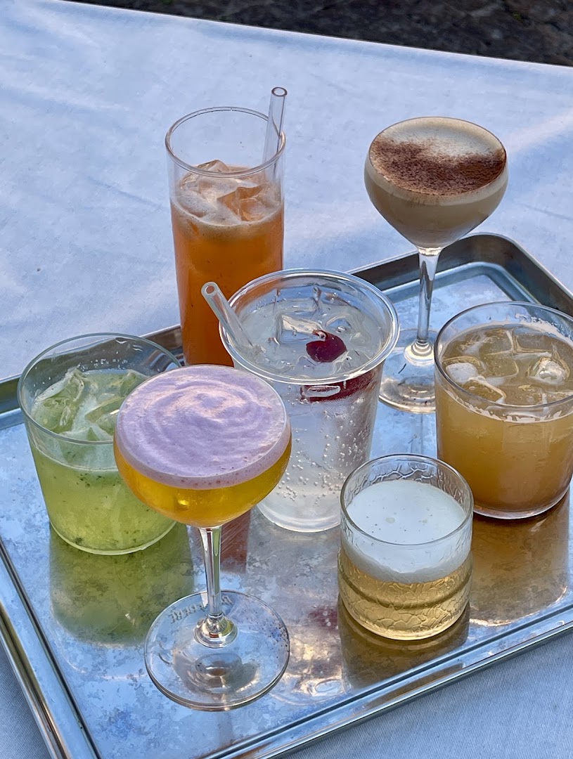 Lilla Huset: appetizing photo of restaurant drinks