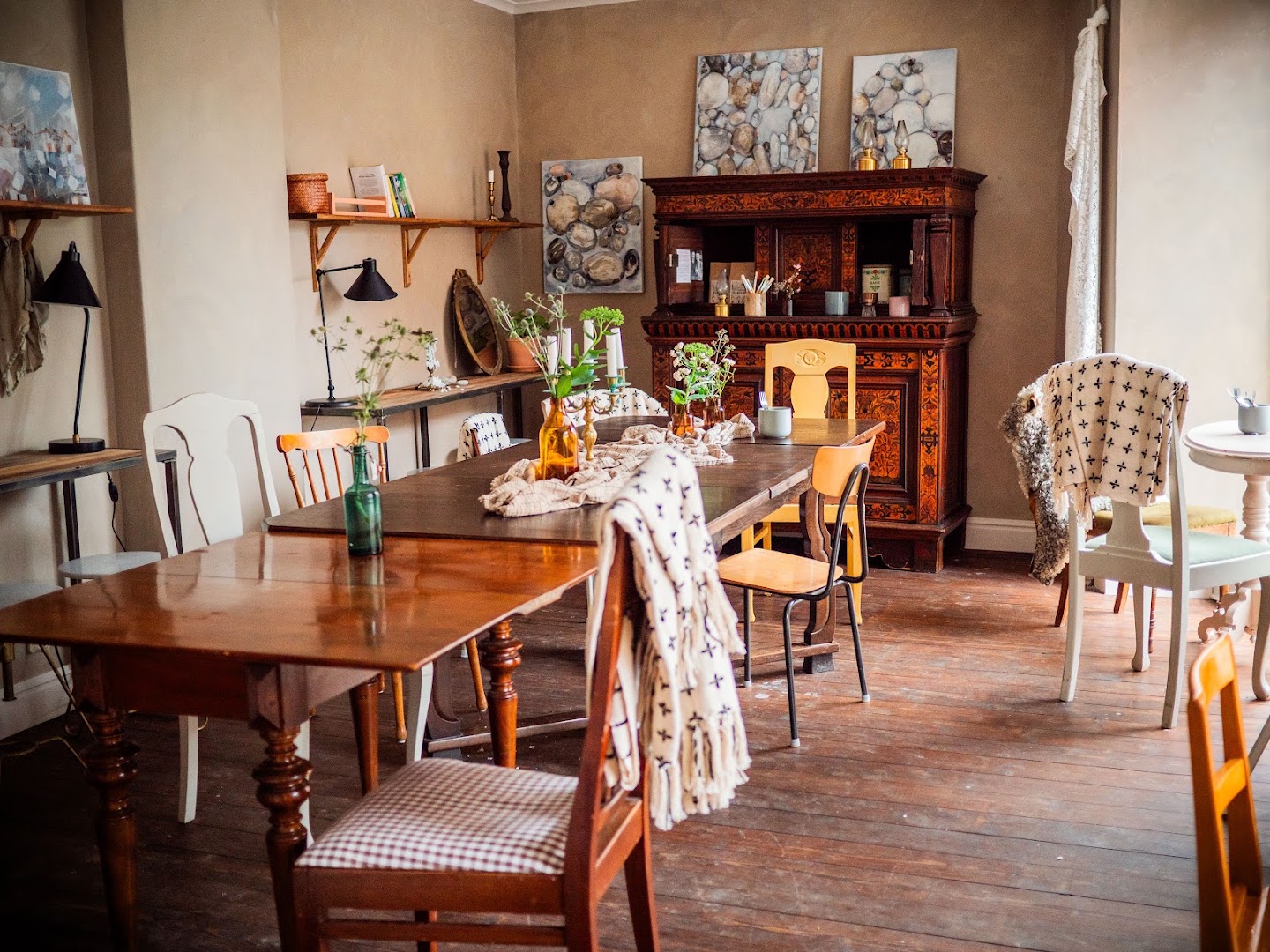 Prima Rosteri & Vinbar: inviting and professional interior shot