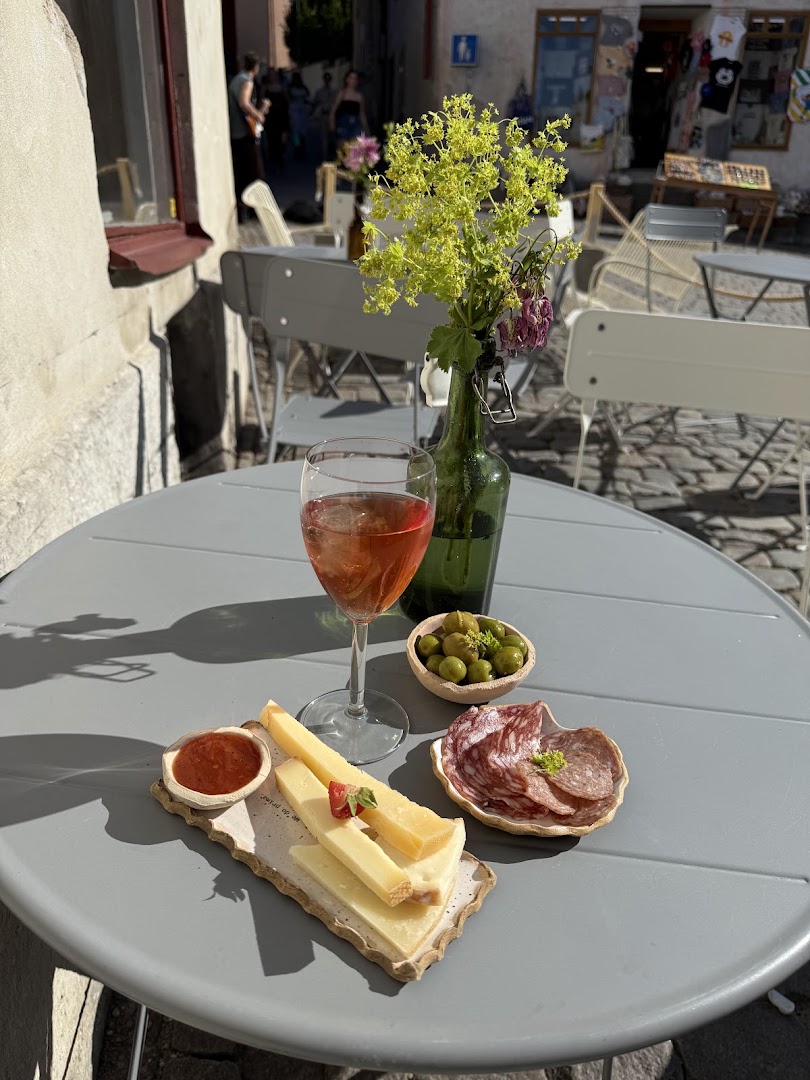 Prima Rosteri & Vinbar: appealing photo of bar snacks