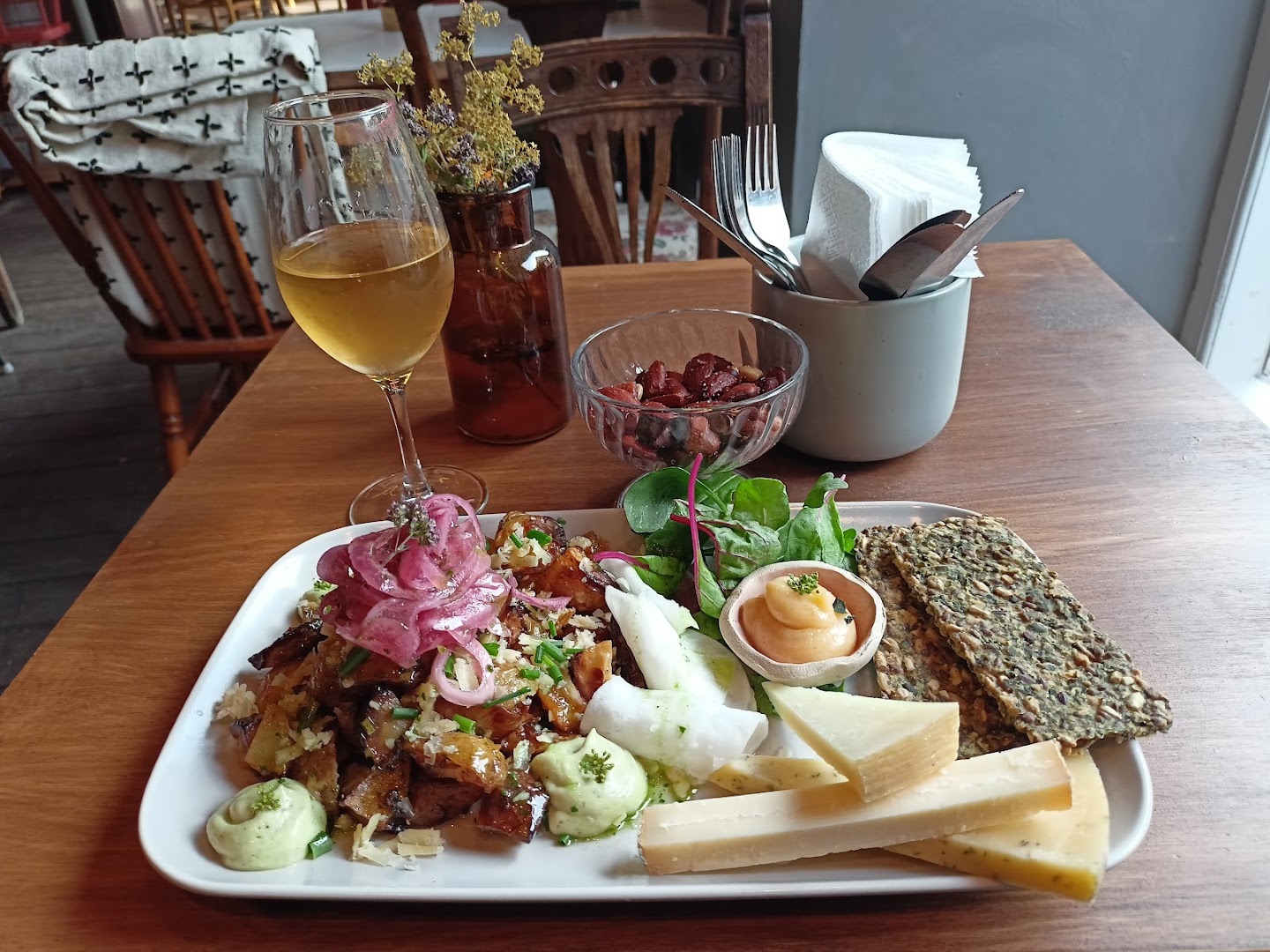 Prima Rosteri & Vinbar: appetizing food and drink presentation