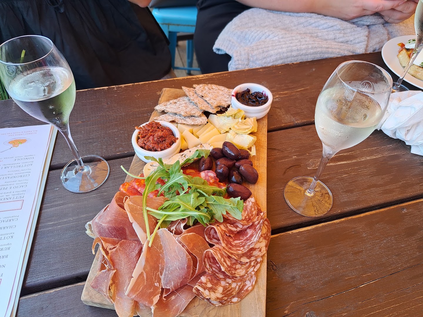 La Piazza: appetizing food and drink presentation
