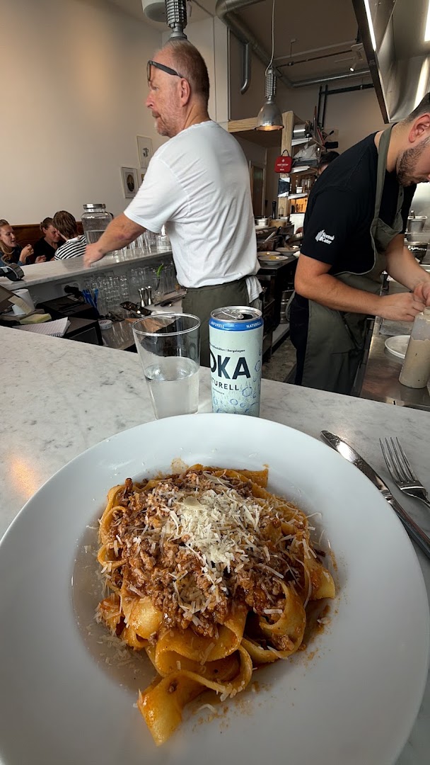 Nonno: appetizing food and restaurant atmosphere