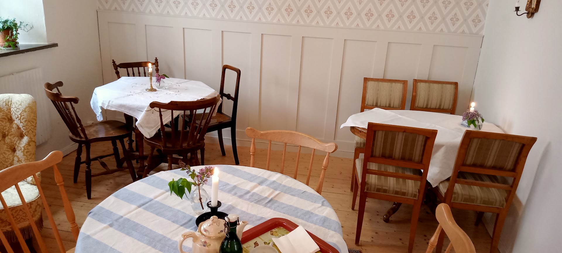 Tildas Kafé & Konfekt: cozy cafe interior atmosphere