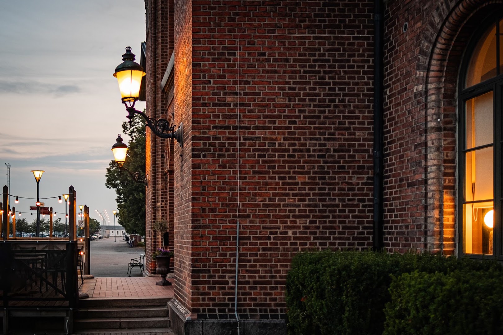 Tryffelsvinet: atmospheric and professional exterior shot