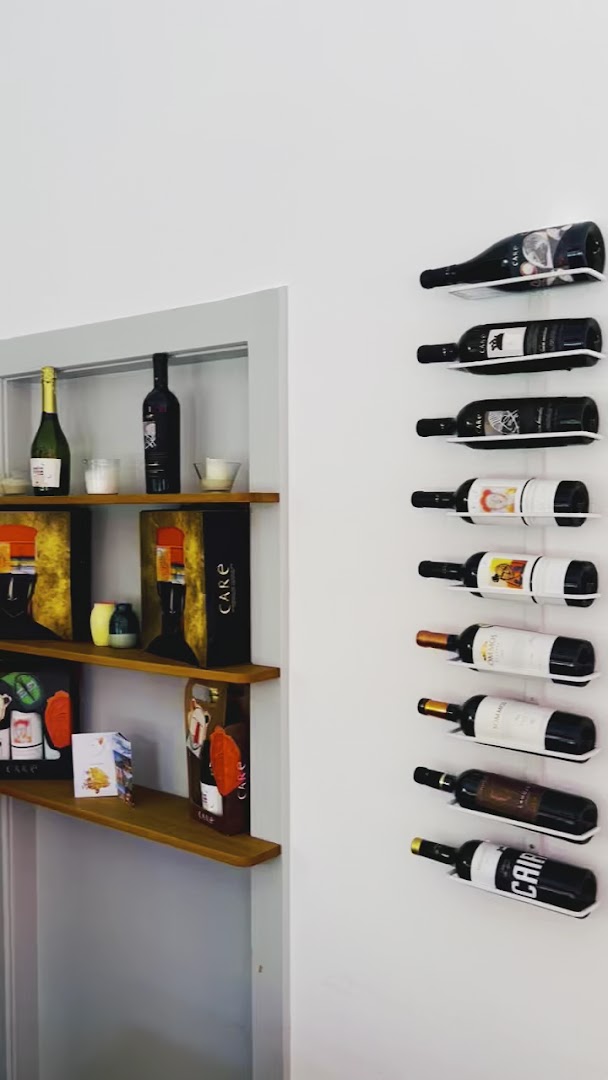 Brü: clean display of wine selection