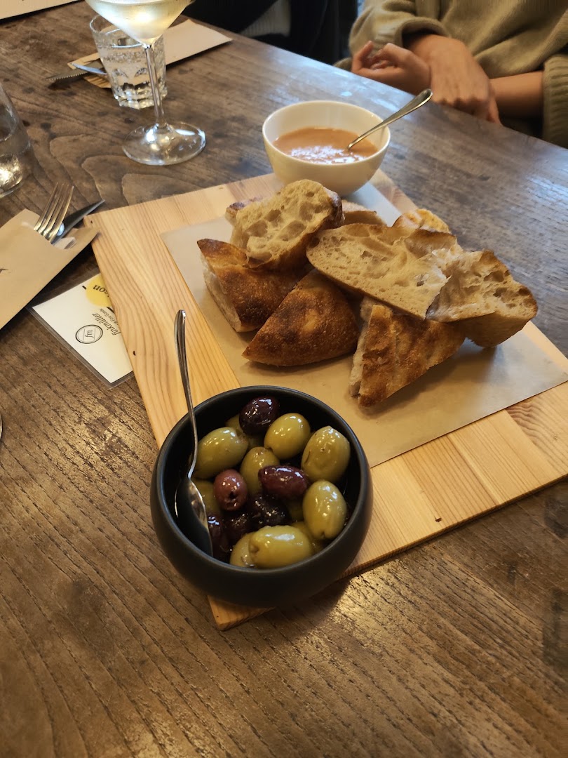 Cork & Fork: appetizing photo of bar food