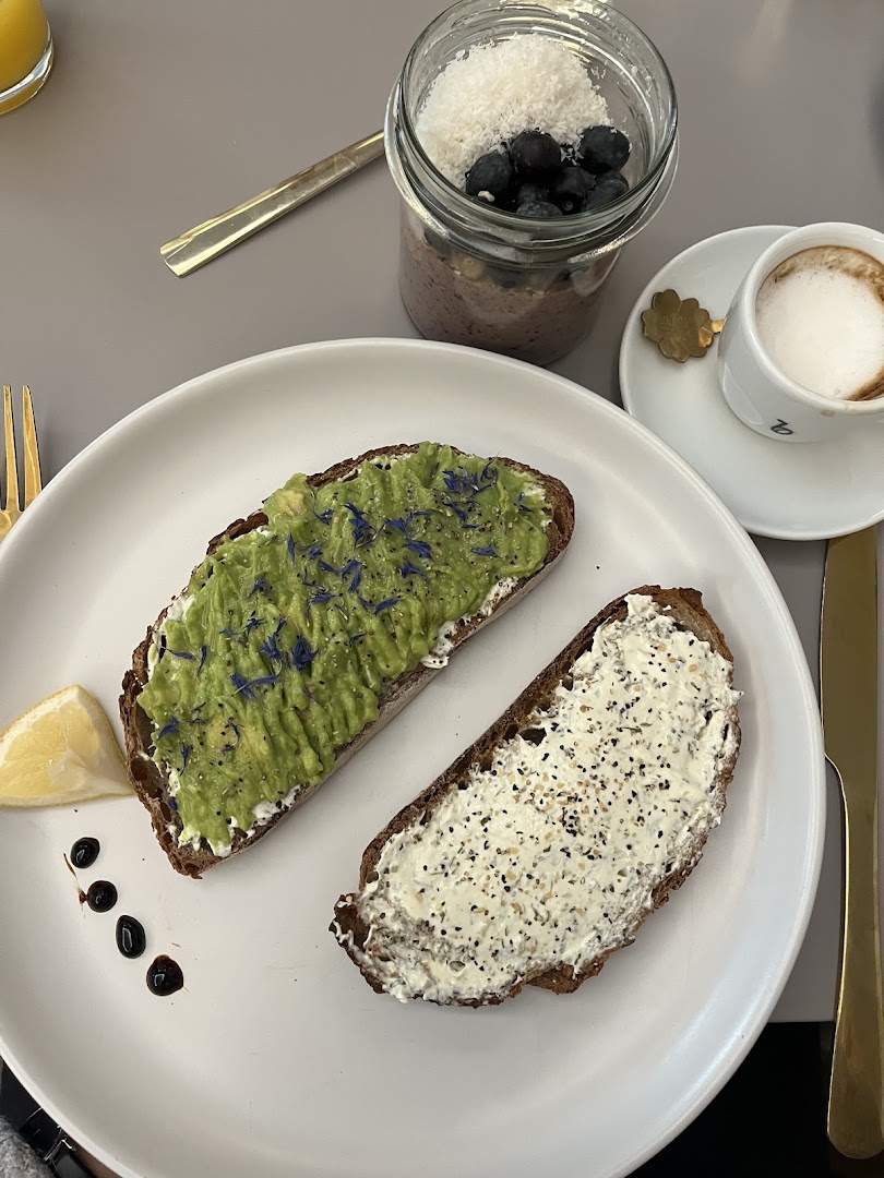 Acai Attendant: appetizing, high-quality food photography