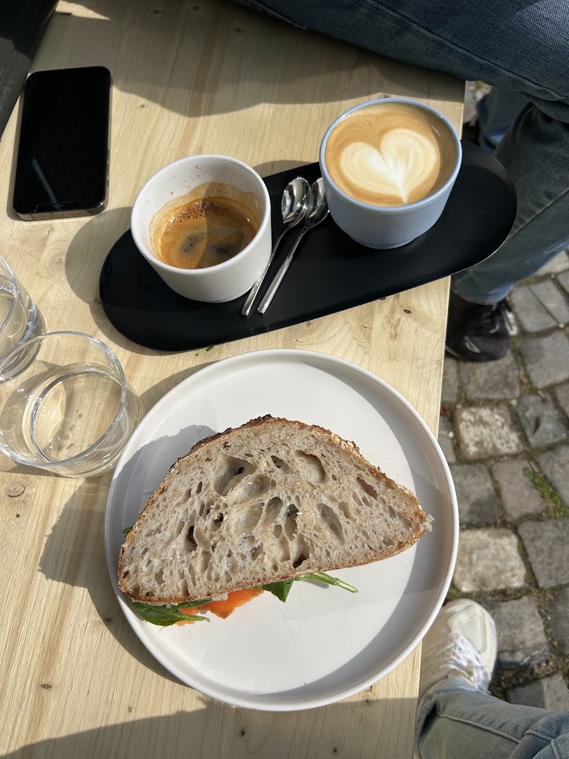Bruin Café & Co: appetizing food and drink presentation