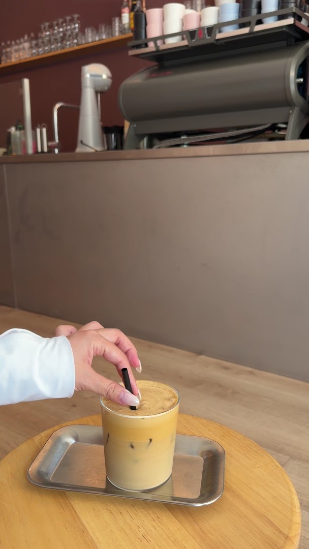 Bruin Café & Co: appealing shot of served drink