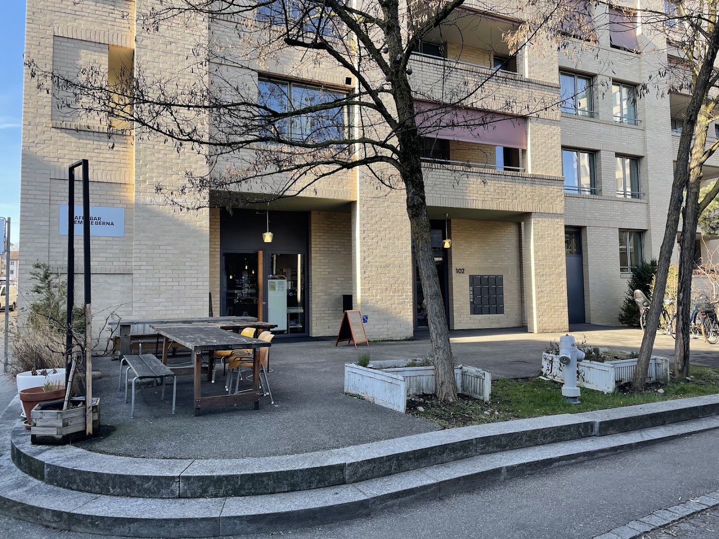 Sempre Berna: clear exterior view of venue