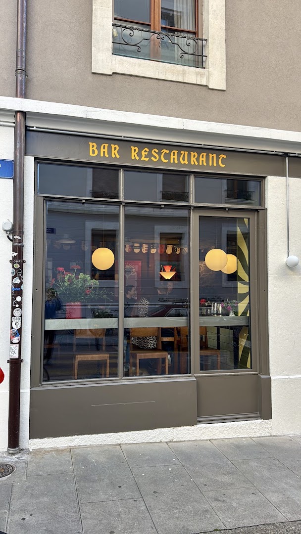 Café de l'Amitié: clear exterior shot of restaurant
