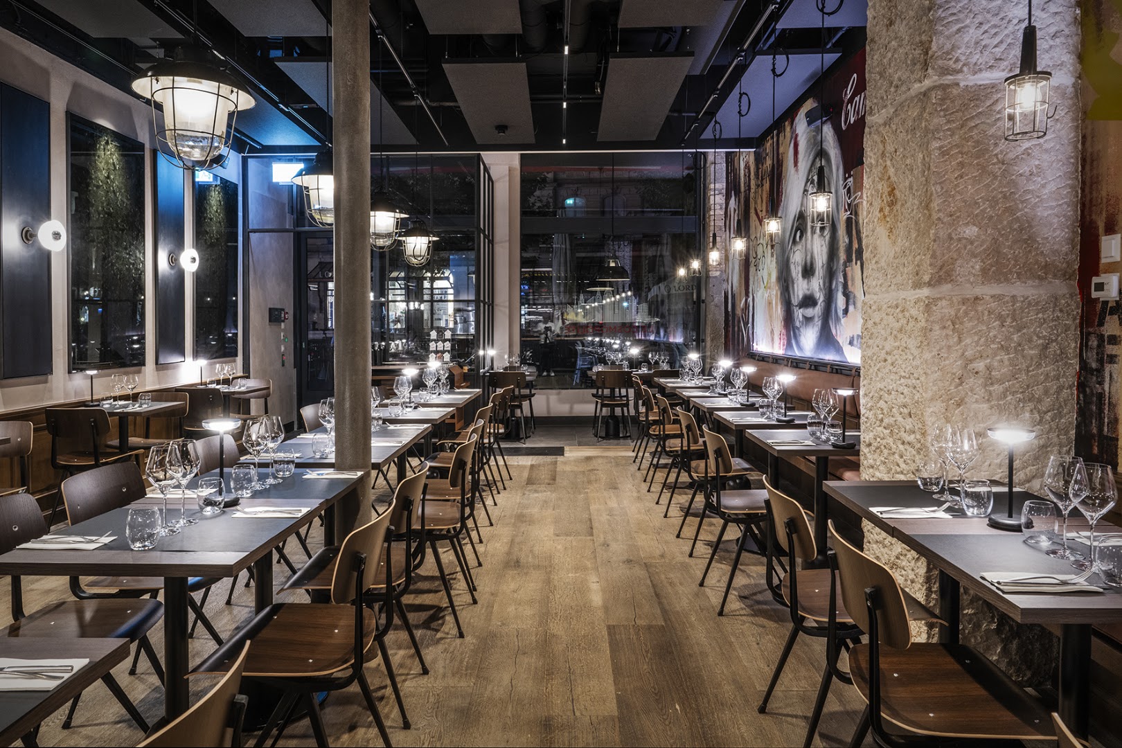 Le Cosmopolite: professional interior shot of restaurant
