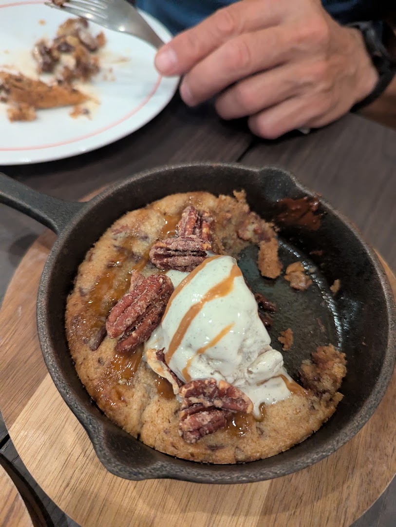 Le Cosmopolite: appetizing food photo