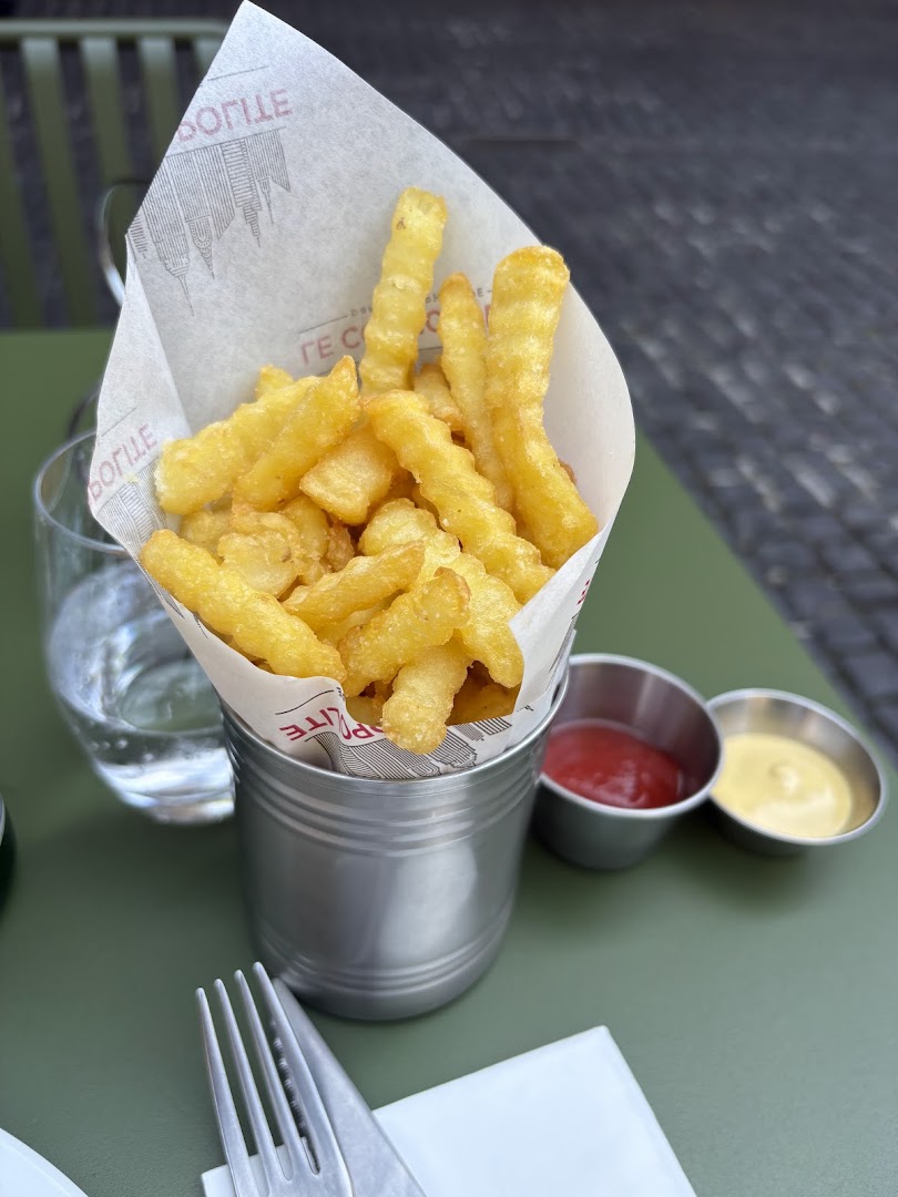 Le Cosmopolite: appetizing photo of restaurant food